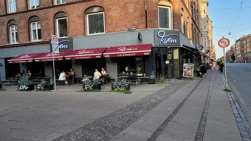 مطعم Kösem في كوبنهاجن - صورة خارجية تظهر واجهة المطعم في حي النوربرو