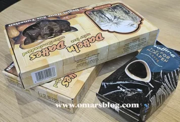 علب تمر تونسي بعد شرائها من بيلكا في الدنمارك